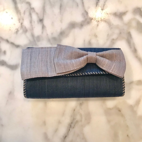 Mud Pie Handbags - 🆕 NWOT MudPie Navy and Gray Bow Clutch